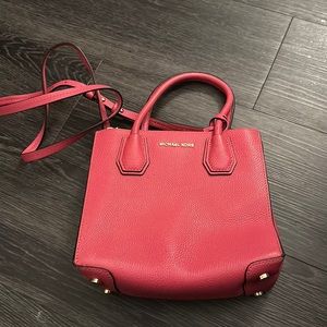 MICHEAL Micheal Kors Hot Pink Convertible Crossbody Medium Purse